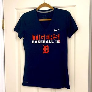 Women’s Nike Detroit tigers shirt